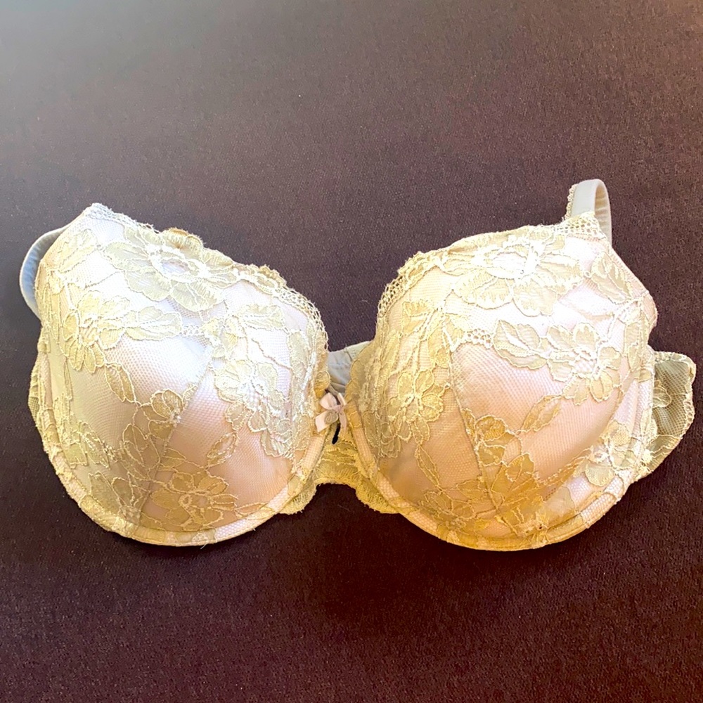 Victoria’s Secret Light Green Lace Bra